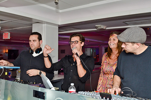 © 2012 www.TommyJohnStudios.com